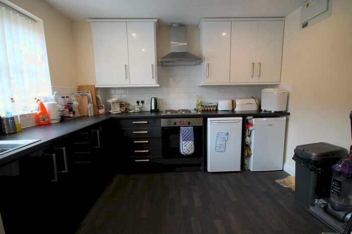 4 Bedroom Town House To Rent In Blue Fox Close, West End, Leicester, LE3