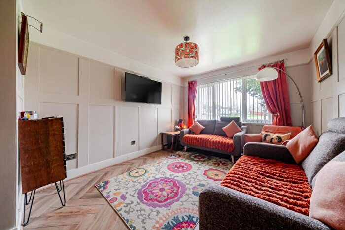 3 Bedroom End Of Terrace House For Sale In Bliss Close, Waterlooville, PO7