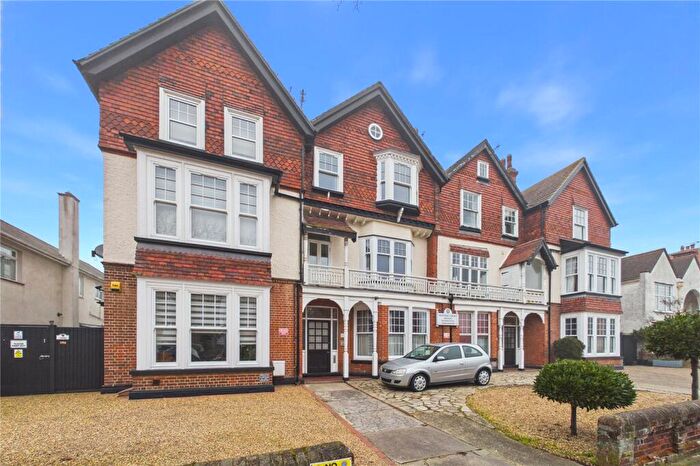 1 Bedroom Flat To Rent In Kirkley Cliff Road, Lowestoft, Suffolk, NR33