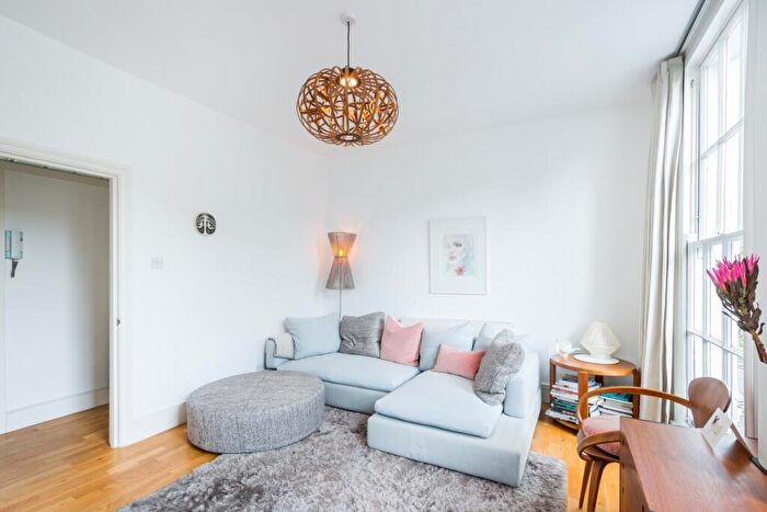 2 Bedroom Flat To Rent In Halton Road, Islington, London, N1
