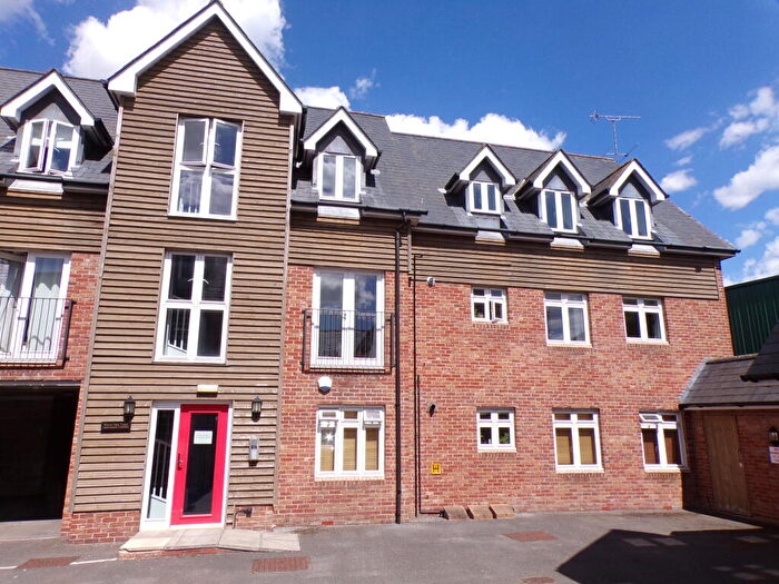 2 Bedroom Apartment To Rent In Town Centre, BH24