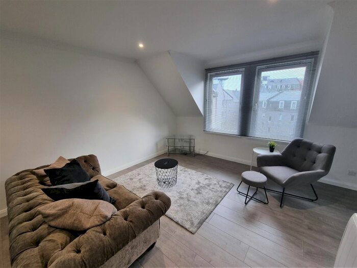 2 Bedroom Flat To Rent In Rennies Court, City Centre, Aberdeen, AB11