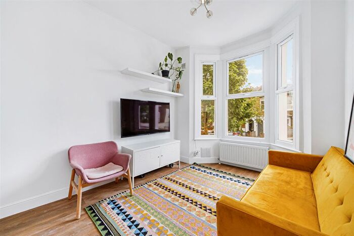 1 Bedroom Flat To Rent In Shakespeare Road, Acton, W3