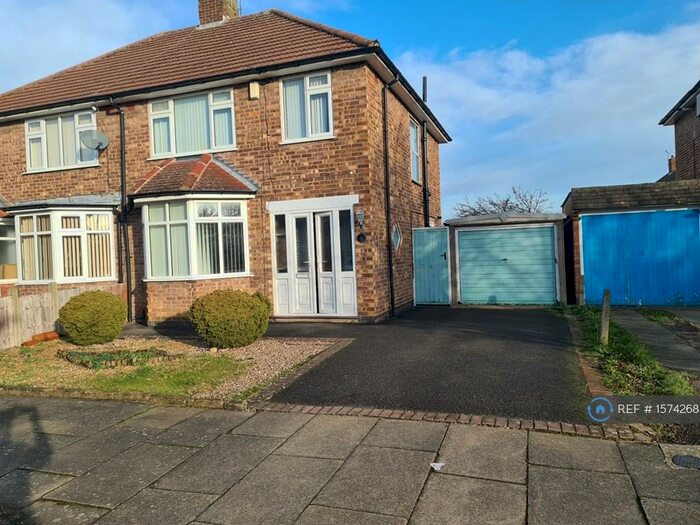 3 Bedroom Semi-Detached House To Rent In Hanbury Road, Leicester, LE5