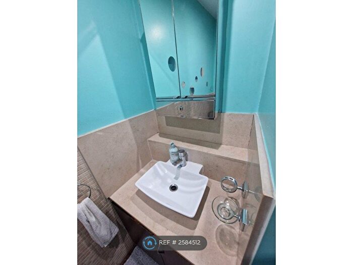 1 Bedroom Flat To Rent In Essex Road, London, N1