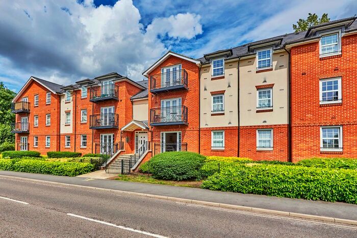 2 Bedroom Flat To Rent In Stephens Court, Station Road, Harpenden, Hertfordshire, AL5