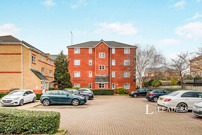 2 Bedroom Flat To Rent In Concord Court, Winery Lane, Kingston Upon Thames, KT1