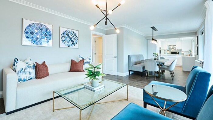 2 Bedroom Flat To Rent In Fulham Road, Chelsea, London, SW3