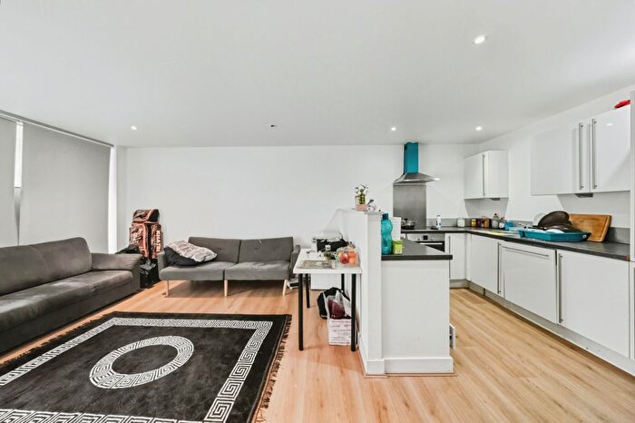2 Bedroom Flat For Sale In Albert Basin Way, London, E16