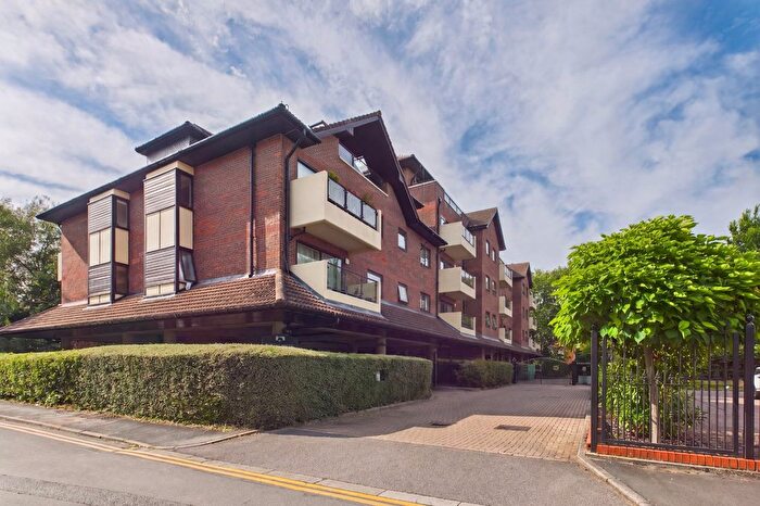 3 Bedroom Flat For Sale In Ray Park Road, Maidenhead, Berkshire, SL6