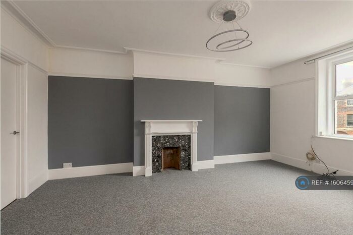 2 Bedroom Flat To Rent In Sandringham Court, Broadstairs, CT10