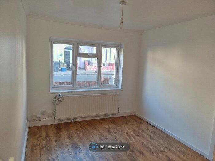 2 Bedroom End Of Terrace House To Rent In Warren Road, Croydon, CR0
