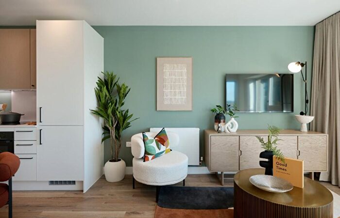 2 Bedroom Apartment For Sale In Green Park Village & Bankside Gardens, Flagstaff Road, Reading, RG2