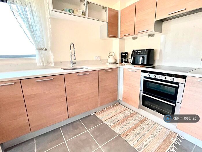 2 Bedroom Flat To Rent In Aqua House, London, NW10