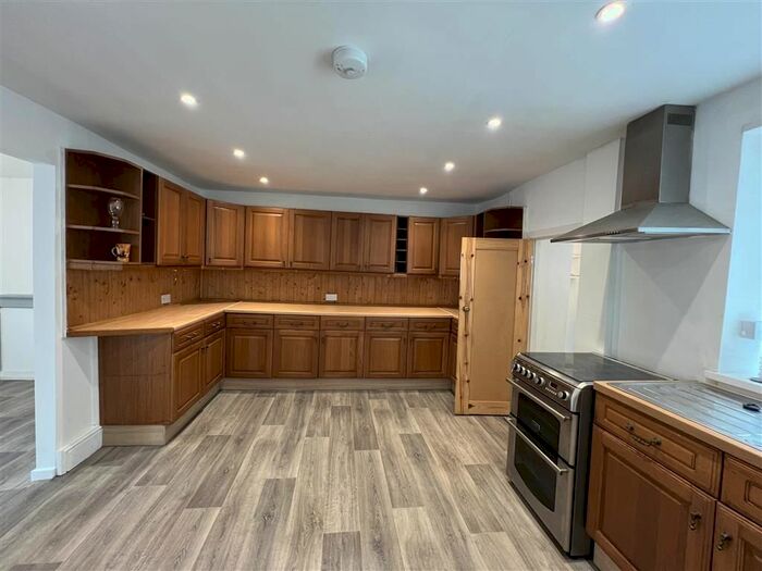 3 Bedroom Property To Rent In Neath Road, Briton Ferry, Neath, SA11