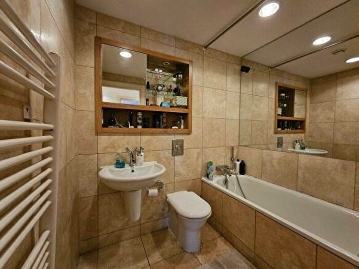 2 Bedroom Apartment To Rent In Church Street, Manchester, M4