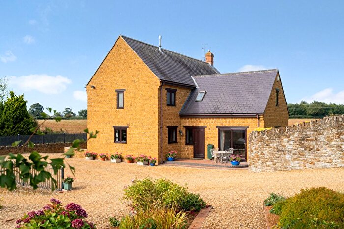 5 Bedroom Detached House For Sale In Alkerton Road, Balscote, OX15