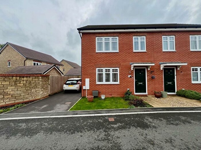 3 Bedroom Semi-Detached House For Sale In Blackberry Grove, Cam, GL11