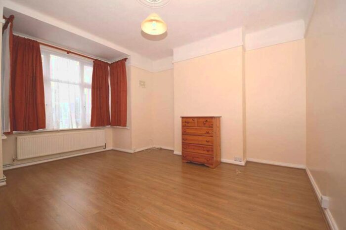 3 Bedroom Terraced House To Rent In Horsham Avenue, Friern Barnet, London, N12