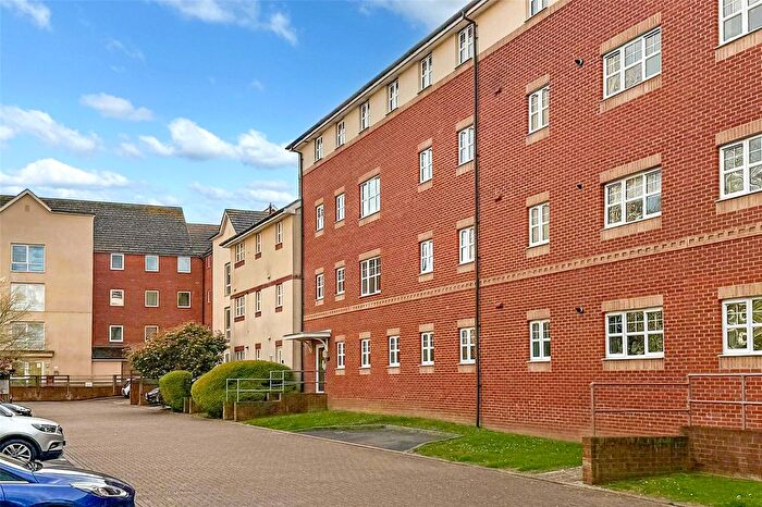 2 Bedroom Flat For Sale In Butts Mead, Littlehampton, West Sussex, BN17