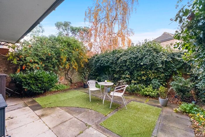 2 Bedroom Flat For Sale In Paveley Drive, Battersea Park, SW11