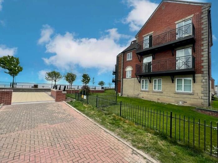 2 Bedroom Flat To Rent In Lancelot Court, Hull, HU9
