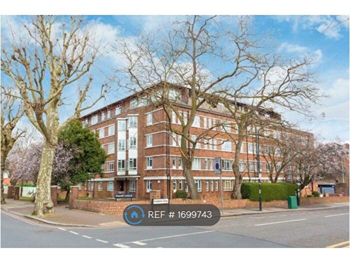 3 Bedroom Flat To Rent In Mapesbury Road, London, NW2