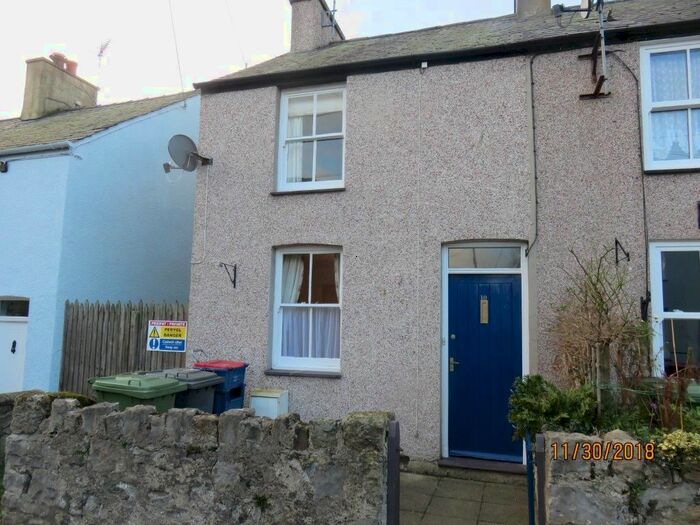 3 Bedroom End Of Terrace House To Rent In Rose Hill, Beaumaris, LL58