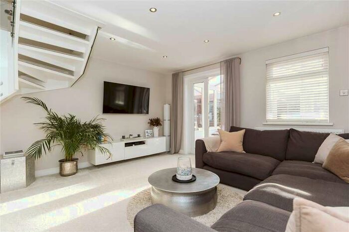 3 Bedroom Property To Rent In Bickford Close, Barrs Court, Bristol BS30