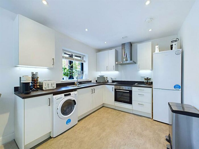 1 Bedroom Flat For Sale In Plough Lane, Purley, CR8
