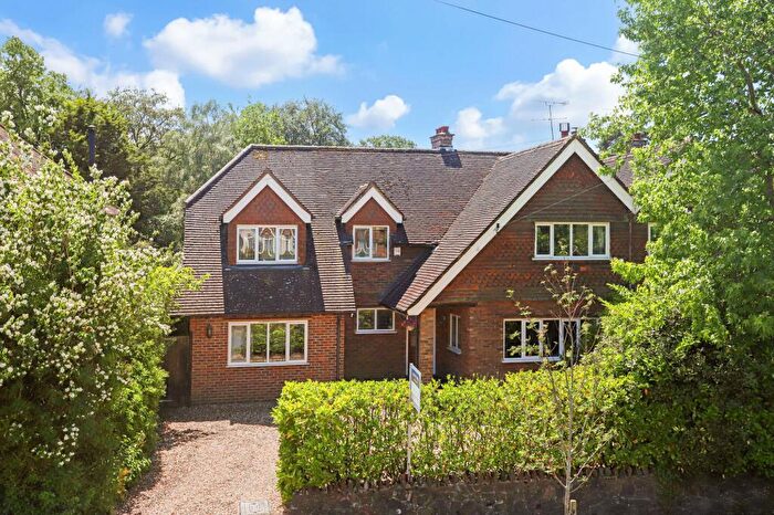 4 Bedroom Semi-Detached House For Sale In Waverley Lane, Farnham, GU9