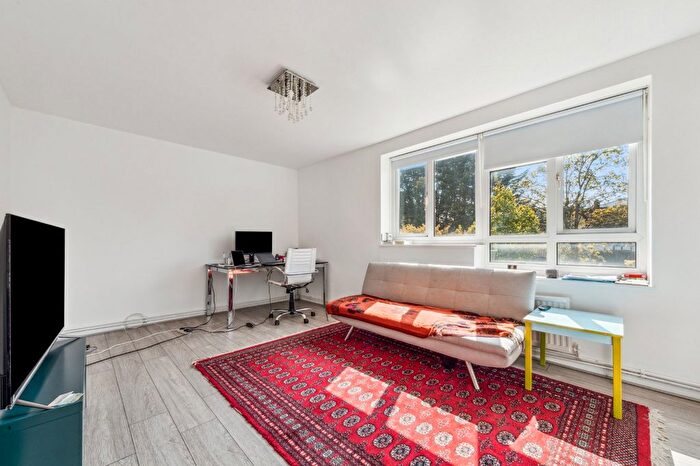 2 Bedroom Flat To Rent In Sutherland Grove, West Hill, SW18