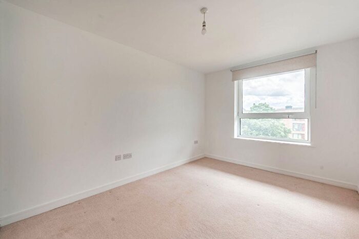 2 Bedroom Flat For Sale In Green Lane, Edgware, HA8