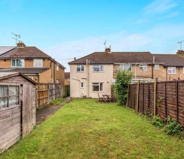 3 Bedroom End Of Terrace House To Rent In Coombs Road, St Albans, AL2