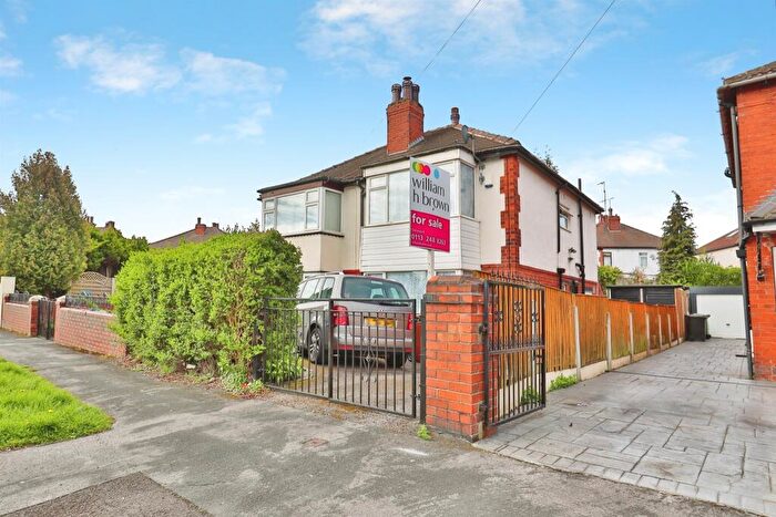 3 Bedroom Semi-Detached House For Sale In Gipton Wood Road, Leeds, LS8