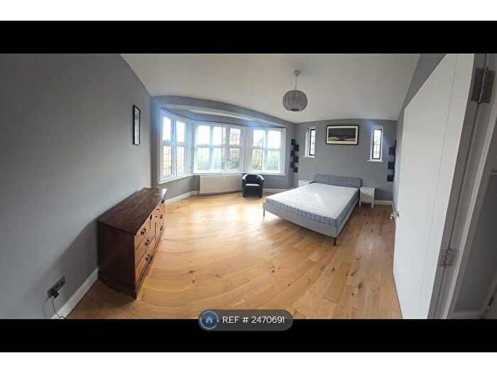 2 Bedroom Flat To Rent In Addiscombe Road, Croydon, CR0