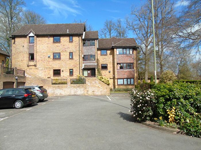 3 Bedroom Flat To Rent In Monmouth Square, Winchester, SO22