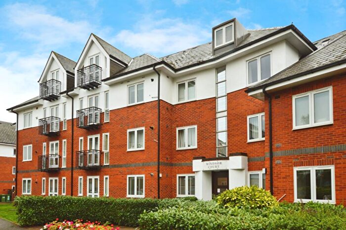 1 Bedroom Flat To Rent In Windsor Court, St Albans, AL1