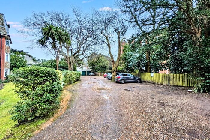 1 Bedroom Flat For Sale In East Cliff, BH1