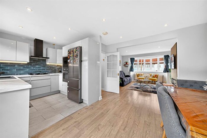 3 Bedroom Terraced House For Sale In Rougemont Avenue, Morden, SM4