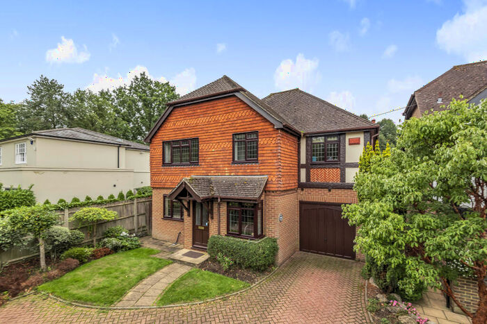 4 Bedroom House To Rent In West Common Road, Hayes, BR2