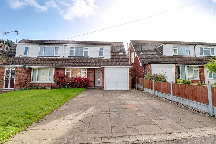 3 Bedroom Semi Detached House For Sale In Westbourne Grove, Westcliff-On-Sea, SS0