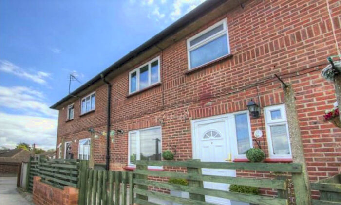 3 Bedroom Apartment To Rent In Glengall Road, Edgware, London, Greater London, HA8