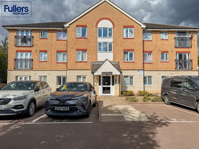 2 Bedroom Flat For Sale In Tysoe Avenue, Enfield, EN3