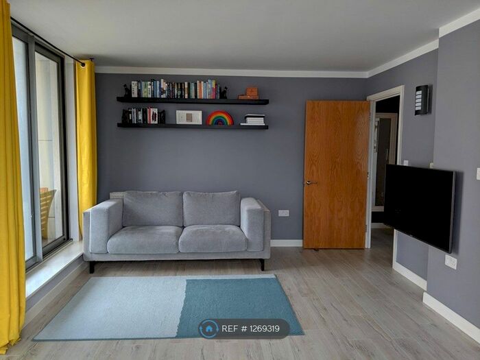 2 Bedroom Flat To Rent In Mercury Gardens, Romford RM1