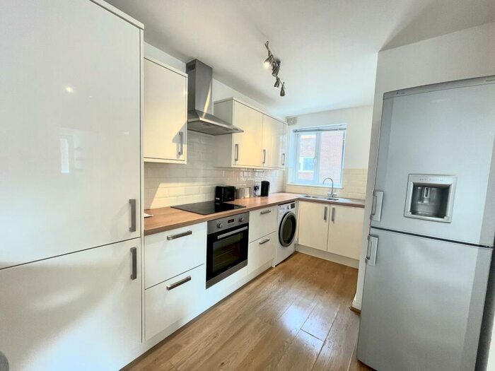 2 Bedroom Flat To Rent In Palmeira Avenue, Hove, BN3