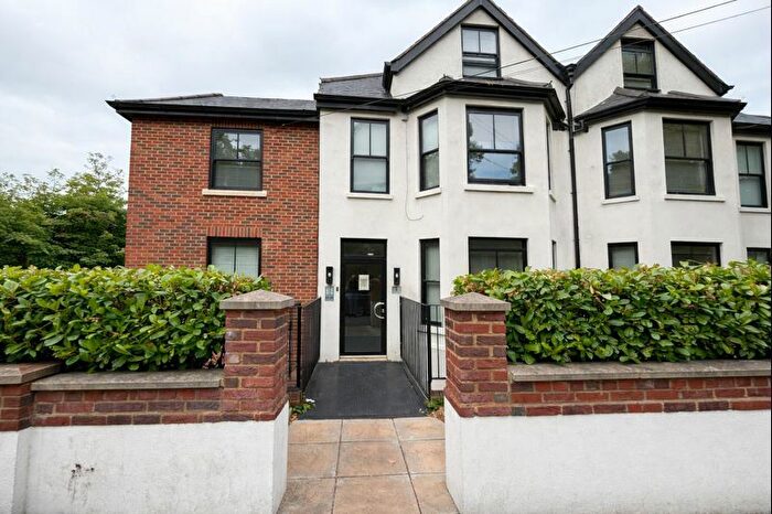 1 Bedroom Flat To Rent In Priory Avenue, High Wycombe, HP13