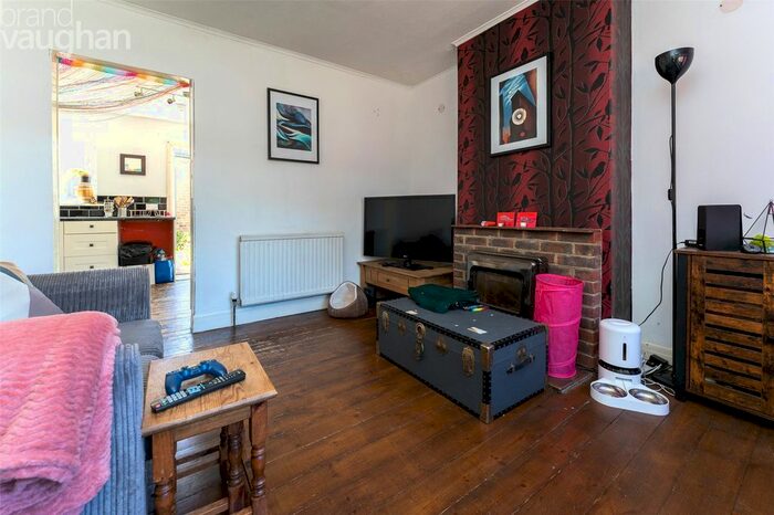 2 Bedroom End Of Terrace House To Rent In Coombe Road, Brighton, BN2