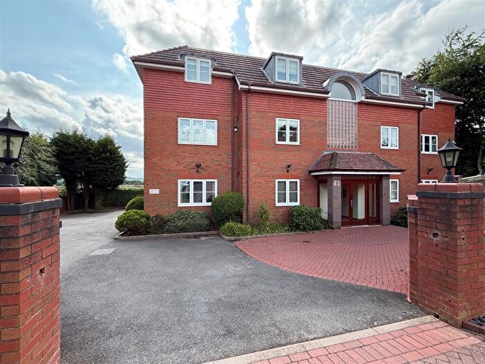 3 Bedroom Apartment For Sale In Newbury Close, Halesowen, B62