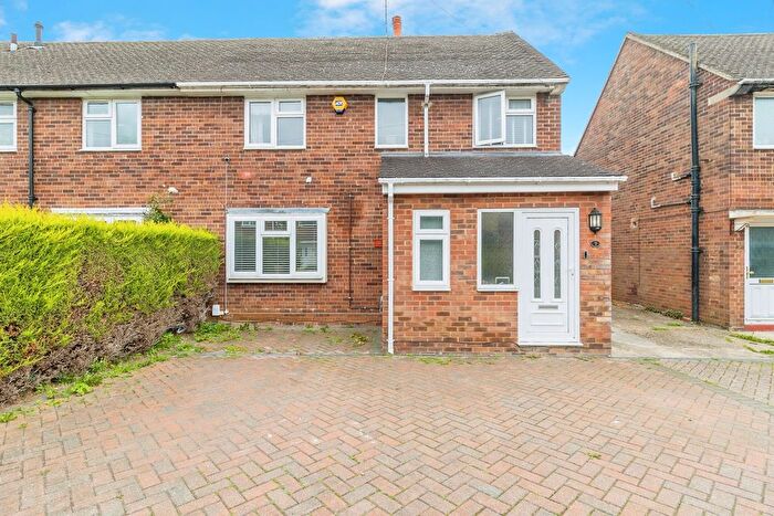 3 Bedroom End Terrace House For Sale In Finch Crescent, Leighton Buzzard, Bedfordshire, LU7